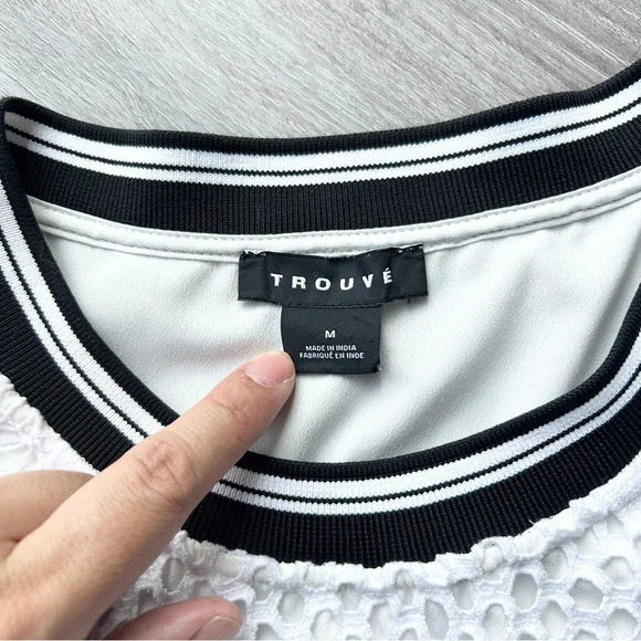 Trouve White White Mesh CROCHET OVERLAY Blouse - Picture 6 of 16